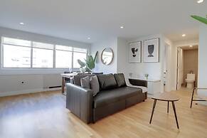 Modern Apartment Near D.C. Landmarks