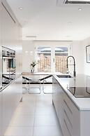 Luxurious Central Windsor Town House