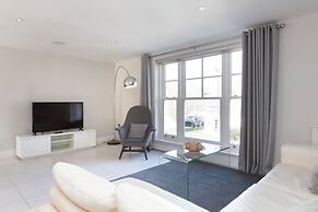 Luxurious Central Windsor Town House