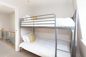 Luxurious Central Windsor Town House