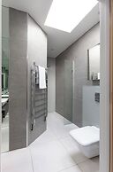 Luxurious Central Windsor Town House