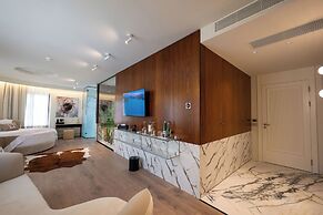 The Collector hotel boutique