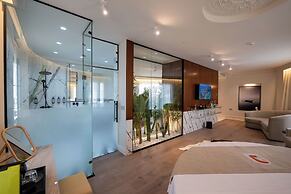 The Collector hotel boutique