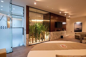 The Collector hotel boutique