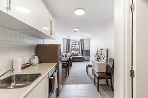 Cosy Central 1Br With Balcony!