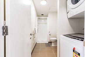 Cosy Central 1Br With Balcony!