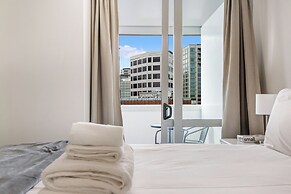 Cosy Central 1Br With Balcony!