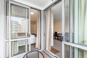 Cosy Central 1Br With Balcony!
