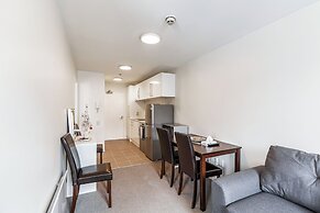 Cosy Central 1Br With Balcony!