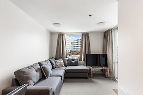 Cosy Central 1Br With Balcony!