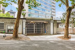 Urban Escape: Prime Location