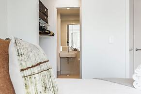 Urban Escape: Prime Location