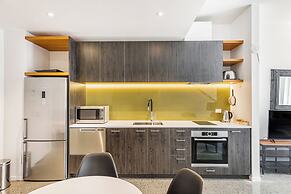 Contemporary 1Br Queen Street Retreat