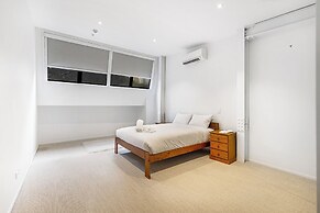 Contemporary 1Br Queen Street Retreat