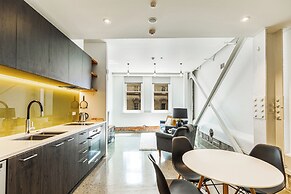 Contemporary 1Br Queen Street Retreat
