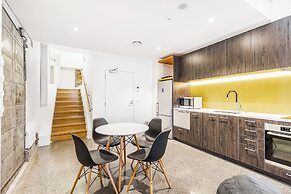 Contemporary 1Br Queen Street Retreat