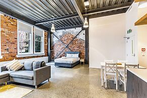 Modern Studio + Prime Location!