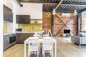 Modern Studio + Prime Location!