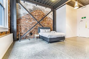 Modern Studio + Prime Location!