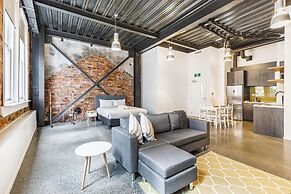 Modern Studio + Prime Location!