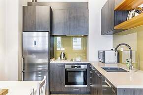 Modern Studio + Prime Location!