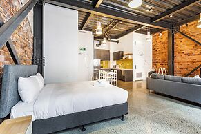 Modern Studio + Prime Location!