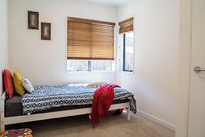 Spacious Eastern Beach Home - 1 Min From Beach!