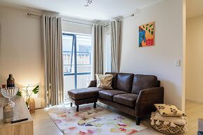 Spacious Eastern Beach Home - 1 Min From Beach!