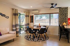 Spacious Eastern Beach Home - 1 Min From Beach!