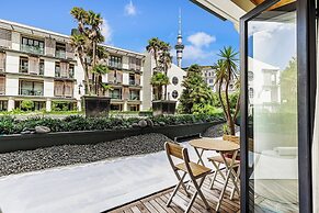 Spacious Viaduct Studio + Free Parking!