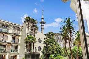 Spacious Viaduct Studio + Free Parking!