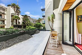 Spacious Viaduct Studio + Free Parking!