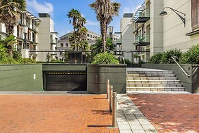 Spacious Viaduct Studio + Free Parking!