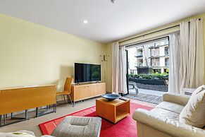 Spacious Viaduct Studio + Free Parking!