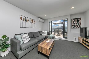 Parnell Gem w/ Balcony & Parking Near Arena