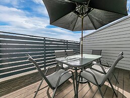 Parnell Gem w/ Balcony & Parking Near Arena