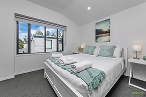 Parnell Gem w/ Balcony & Parking Near Arena
