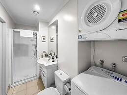 2BR Newmarket Retreat: Cozy Stay on Broadway