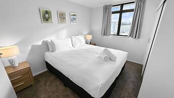 2BR Newmarket Retreat: Cozy Stay on Broadway