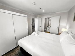 2BR Newmarket Retreat: Cozy Stay on Broadway