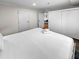 2BR Newmarket Retreat: Cozy Stay on Broadway