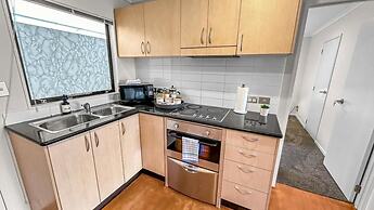 2BR Newmarket Retreat: Cozy Stay on Broadway