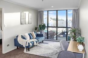 2BR Newmarket Retreat: Cozy Stay on Broadway