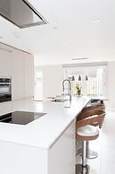 Fabulous Central Windsor Town House