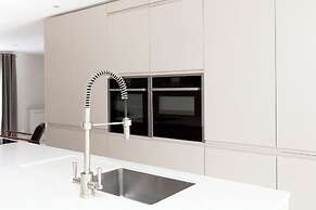 Fabulous Central Windsor Town House