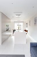 Fabulous Central Windsor Town House