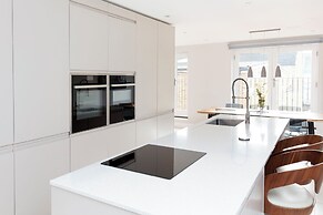 Fabulous Central Windsor Town House