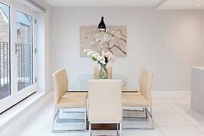 Stunning Central Windsor Town House