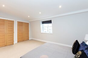 Stunning Central Windsor Town House