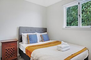 Summerside Loft with Air-con